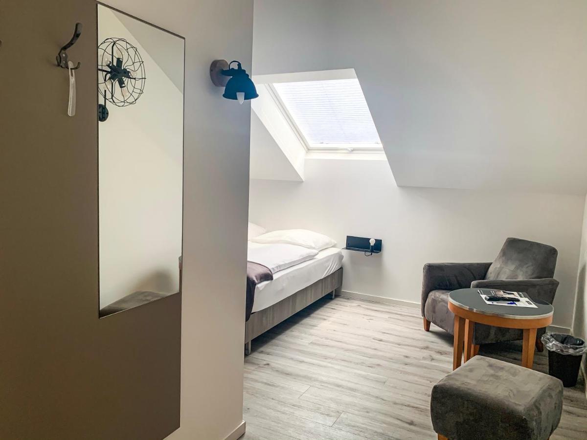 Prima Inn Unterkunft Direkt Ueber Der "Bar Am Minimax" Neuruppin Luaran gambar